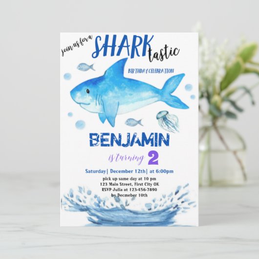 Sharktastic Different Birthday Invitation Kaart (Staand voorkant)