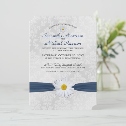 Shasta Daisy Navy Blue Ribbon Wedding Invitation Kaart (Staand voorkant)