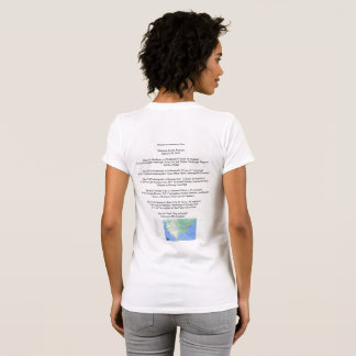 Shayna slaapt over Amerikaanse Afstuderen T-shirt