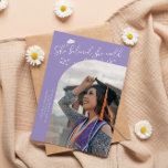 She Believed Lilac Graduate Curved Photo Aankondiging<br><div class="desc">Modern and whimsical graduation announcement photo card featuring a curved photo on the front and 1 on the back. The text says "She believed she could,  so she did" with hand drawn stars and a graduation cap. Add the graduate's name,  information,  and message to personalize this card. Lilac background.</div>