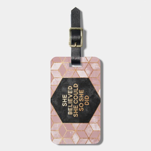 She Believed She Could So She Did Bagagelabel (Voorkant verticaal)