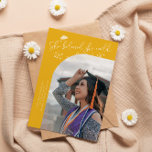 She Believed Yellow Graduate Curved Photo Aankondiging<br><div class="desc">Modern and whimsical graduation announcement photo card featuring a curved photo on the front and 1 on the back. The text says "She believed she could,  so she did" with hand drawn stars and a graduation cap. Add the graduate's name,  information,  and message to personalize this card. Yellow background.</div>