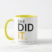 She Did It Black Yellow Graduation Gift Mok (Links)
