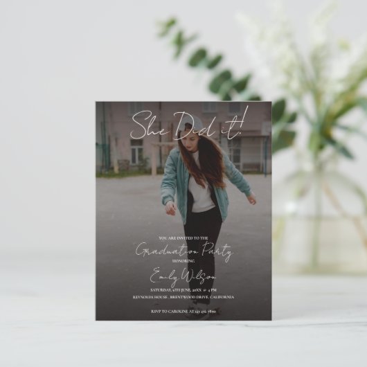 She Did It Graduation Multi Photo Party Invitation (Staand voorkant)