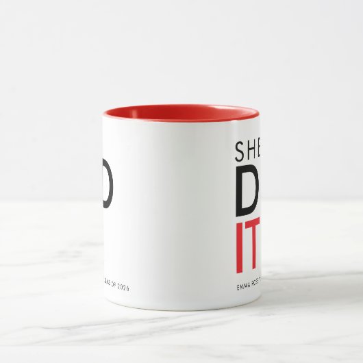 She Did It Red Graduation Statement Mug Mok (Midden)