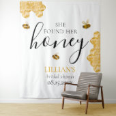 She Found Her Honey Bee Bridal Shower Backdrop  Wandkleed (In situ)