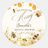 She found her honey Bee bridal shower Ronde Sticker (Voorkant)