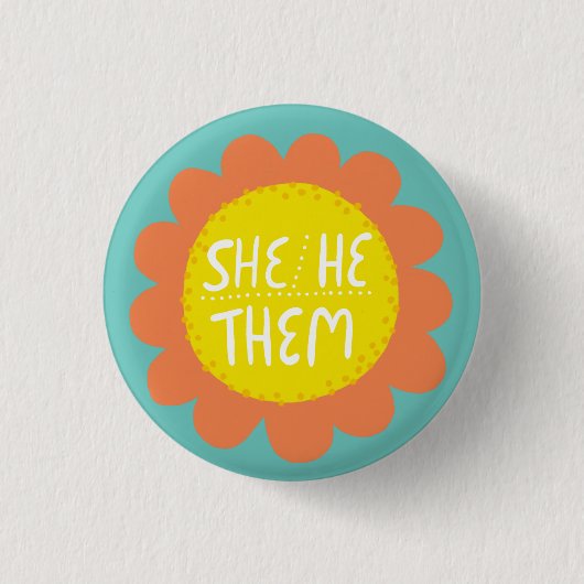 SHE/HE/THEM Pronouns Flower Pride Handlettered Ronde Button 3,2 Cm (Voorkant)