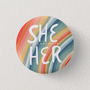 SHE/HER Pronouns Colorful Handbriefed Rainbow Ronde Button 3,2 Cm