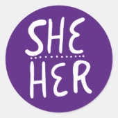 SHE / HER Pronouns Paarse handlettering set van Ronde Sticker (Voorkant)