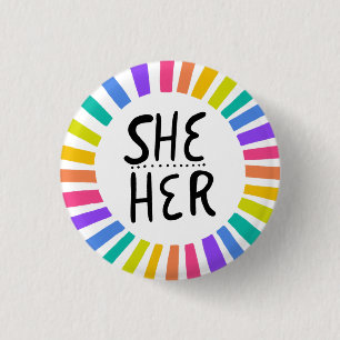 SHE / HER Pronouns Rainbow Handgeschreven Pride Ronde Button 3,2 Cm
