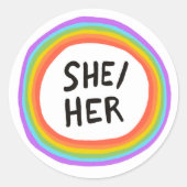 SHE / HER Pronouns Rainbow Handlettering Set van Ronde Sticker (Voorkant)