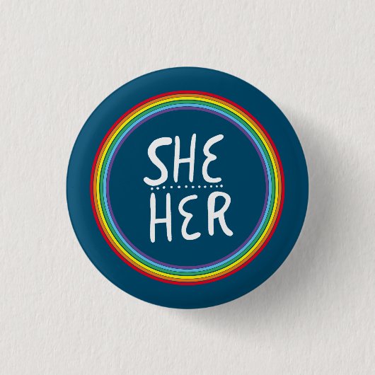 SHE/HER Pronouns Rainbow met handbrief minimale kn Ronde Button 3,2 Cm (Voorkant)