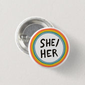 SHE/HER Pronouns Rainbow Soft Circle Button (Voorkant /achterkant)
