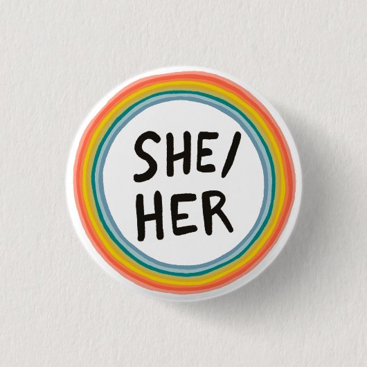 SHE/HER Pronouns Rainbow Soft Circle Button (Voorkant)