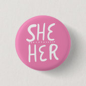 SHE/HER Pronouns roze handgeschreven minimale Butt Ronde Button 3,2 Cm (Voorkant)