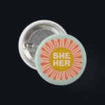 SHE / HER Pronouns Sunflower Daisy Pride Ronde Button 3,2 Cm<br><div class="desc">Decoreer je outfit met deze coole kunstknop. Het is een geweldig cadeau! U kunt het aanpassen en tekst ook toevoegen. Bekijk mijn winkel voor veel meer kleuren en patronen! Laat me weten of je ook iets op maat wilt.</div>