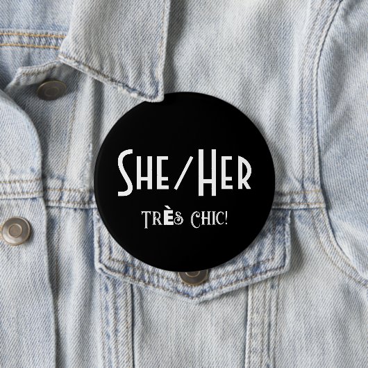 SHE/HER Tres Chic Ronde Button (In situ)