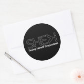 SHE>i Zien dat ze zichzelf machtig maken Ronde Sticker (Envelop)