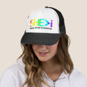 SHE>i Zien dat ze zichzelf machtig maken Trucker Pet (In situ)