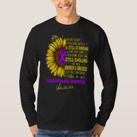 She Is A Fibromyalgia Warrior She Is Me T-shirt (Voorkant)