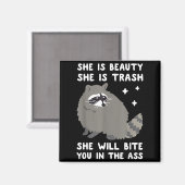 She Is Beauty She Is Trash She Will Bite You In Ra Magneet (Voorkant / Achterkant)