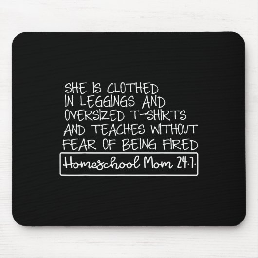 She Is Clothed In Leggings And Oversized Homeschoo Muismat (Voorkant)