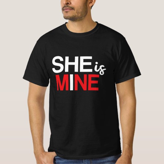 She Is Mine - Romantisch ontwerp voor Vriendin T-shirt (Voorkant)