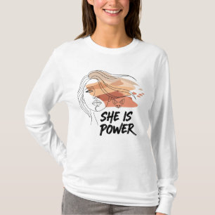 She Is Power – Desert Aura Vrouwelijke Kunst met V T-shirt
