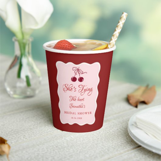 She is tying the knot Bridal Shower Papieren Bekers (Insitu)