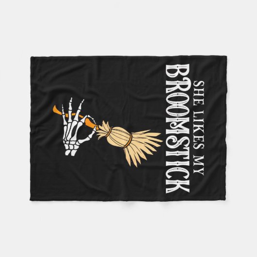 She Likes My Broomstick Couples Pumpkins Skeleton Fleece Deken (Voorkant (Horizontaal))