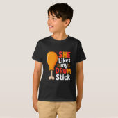 She Likes My Drum Stick Funny Foodie Shirt For Tha (Voorkant volledig)