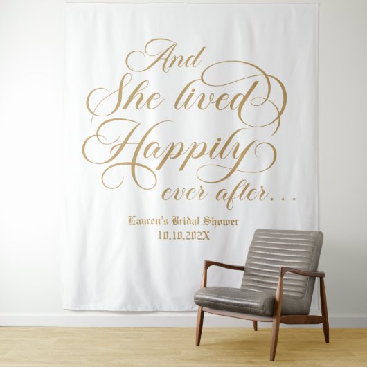 She lived happily ever after royal photobooth back wandkleed (In situ)