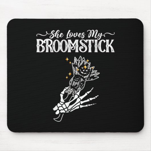 She Loves My Broomstick I Like Her Pumpkins Couple Muismat (Voorkant)