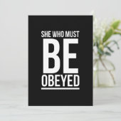 She must be obeyed funny gifts for her white bedankkaart (Staand voorkant)