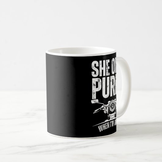 She Only Purrs When I'm On Top Funny Motorcycle Ri Koffiemok (Voorkant rechts)