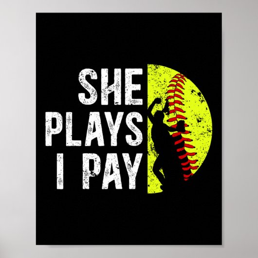 She Plays I Pay Softll Dad Of A Softll Player Fath Poster (Voorkant)