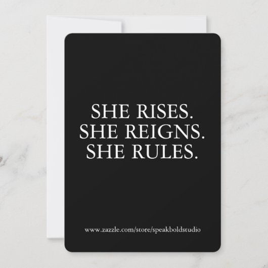 She Reigns Card – Motivational Feminist Quote Gift Feestdagenkaart (Voorkant)