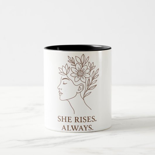 She Rises. Always — Minimalist Empowerment Design Tweekleurige Koffiemok (Center)