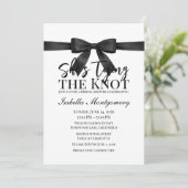 She’s Tying the Knot Theme Black Bow Kaart (Staand voorkant)