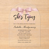 She’s Tying the Knot Theme Pink Bow Acryl Uitnodigingen (Voorkant)