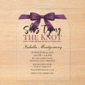 She’s Tying the Knot Theme Plum Bow Acryl Uitnodigingen (Voorkant)
