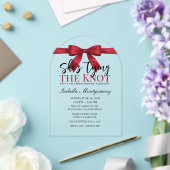 She’s Tying the Knot Theme Red Bow Acryl Uitnodigingen (Insitu (Huwelijk))