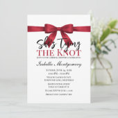She’s Tying the Knot Theme Red Bow Kaart (Staand voorkant)