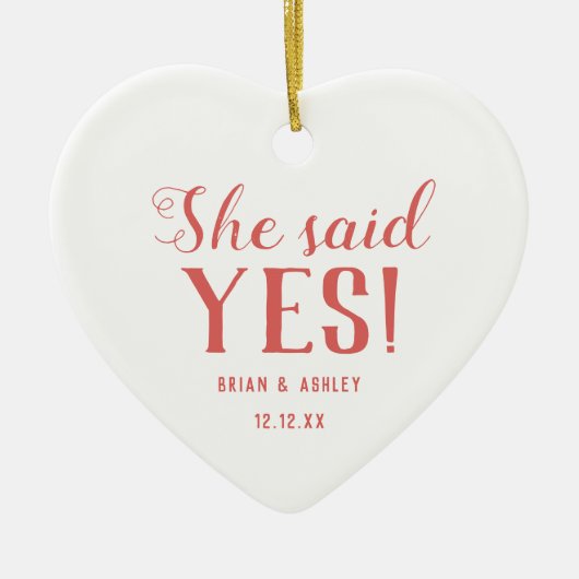 She said Yes! Engaged Photo Red Keramisch Ornament (Voorkant)
