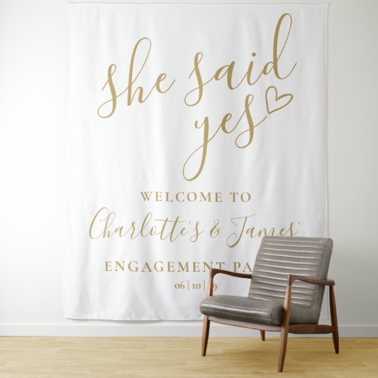 She Said Yes Engagement Party Gold Photo Backdrop Wandkleed (In situ)