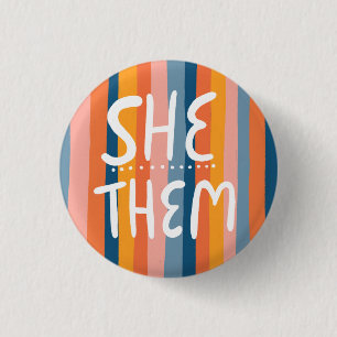 SHE/THEM Pronouns Colorful Handlettering Stripes Ronde Button 3,2 Cm