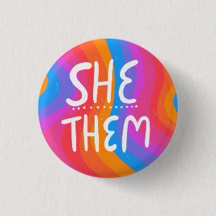 SHE/THEM Pronouns Colorful Handlettering Stripes Ronde Button 3,2 Cm