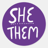 SHE/THEM-randnummers Paarse handloopset van Ronde Sticker (Voorkant)