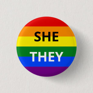 She/They Pronoun Rainbow Badge Ronde Button 3,2 Cm